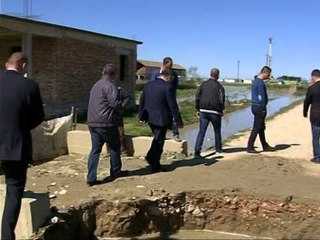 RENDOHET GJENDJA,FSHATI MARINEZ NE RREZIK FUNDOSJE,BANORET AKUZA NDAJ “BANKERS” LAJM