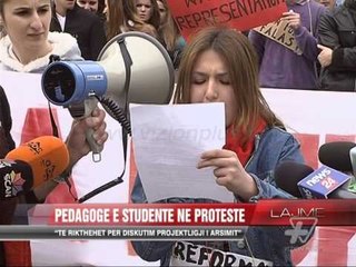 Pedagogë e studentë në protestë - News, Lajme - Vizion Plus