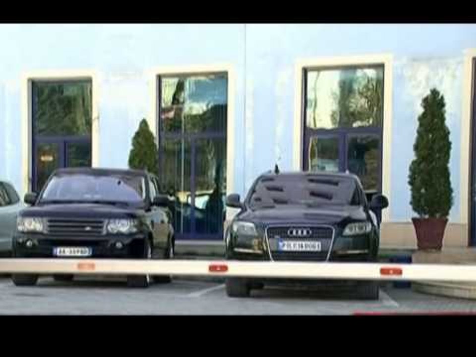 MINISTRI TAHIRI PREZANTON DREJTORIN E POLICISE HAKI ÇAKO PAS DOREHEQJES SE DIDIT LAJM