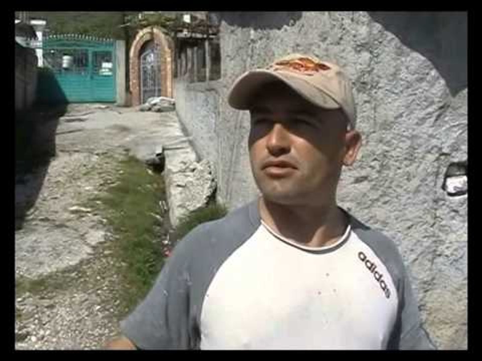 NUK NDALET LARGIMI DREJT EUROPES,DHJETRA TE RINJ NGA FIERI LARGOHEN NGA SHTEPITE LAJM