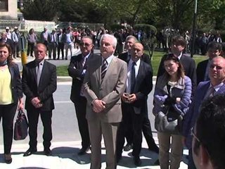 AMBASADORI HOFMAN PERSERIT APELIN, “MOS U LARGONI,ASKUSH NUK PERFITON AZIL” LAJM
