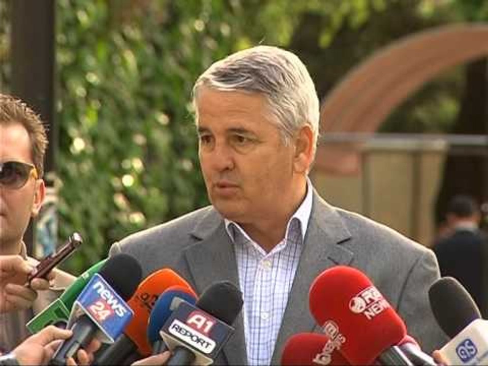 ERJON VELIAJ TAKIM ME TE RINJTE,HALIM KOSOVA PREMTON MBESHTETJE PER ARTISTET LAJM