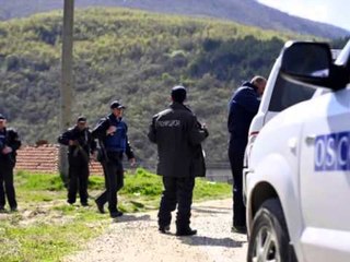 SULMOHET PIKA KUFITARE NE MAQEDONI,AGRESORET ME MASKA DHE ME SIMBOLE TE UÇK LAJM
