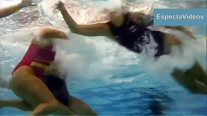 Women's Waterpolo Dirty play - (HD) What happens underwater !!!
