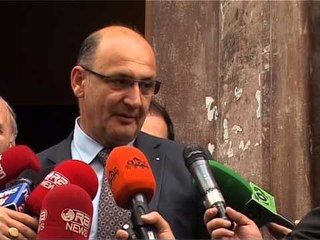 TOM DOSHI ANKESE NE KUSHTETUESE,KERKON TE USHTROJE AKTIVITETIN E TIJ SI DEPUTET LAJM