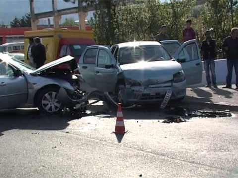 5 TE PLAGOSUR NE NJE AKSIDENT NE DALJE TE LEZHES,MES TYRE EDHE DY FEMIJE LAJM