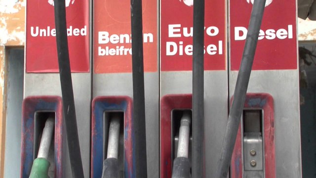 ÇMIMI I NAFTES PRITET TE RRITET SERISH NGA SHTRENJTIMI NE BURSE