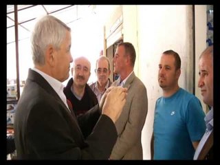 HALIM KOSOVA DEGJON SHQETESIMET E BIZNESEVE NE NJE TREG FRUTA PERIMESH NE TIRANE LAJM