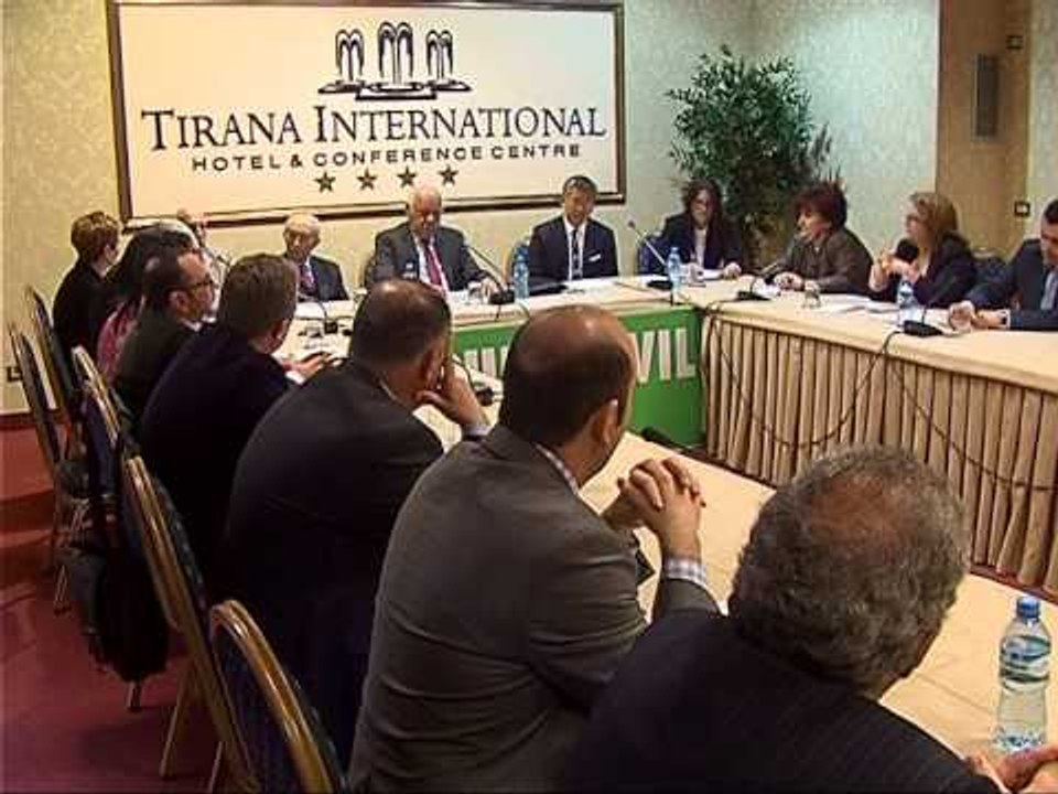 DONALD LU PER DEKRIMINALIZIMIN,AMBASADORI I SHBA,“TANI VENDOSIN SHQIPTARET” LAJM