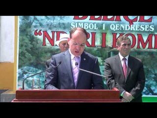 PRESIDENTI NDERON FSHATIN BLLICE PER QENDRESEN ANTIKOMUNISTE