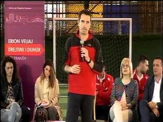 ERJON VELIAJ DEGJESE  ME SPORTISTET, “DO INVESTOJME NE TERRENET SPORTIVE NE TIRANE” LAJM