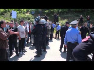 SJELLJE SKANDALOZE E POLICISE PERBALLE PROTESTUESVE NE KUKES