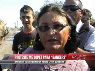 Protestë me lopët para “Bankers” - News, Lajme - Vizion Plus