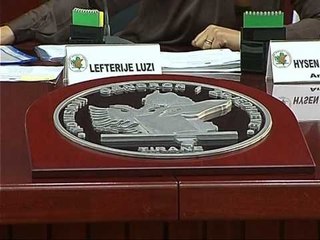 KQZ KERCENON PARTITE DHE TELEVIZIONET,MOS BENI FUSHATE PARA KOHE NDRYSHE DO GJOBITENI LAJM