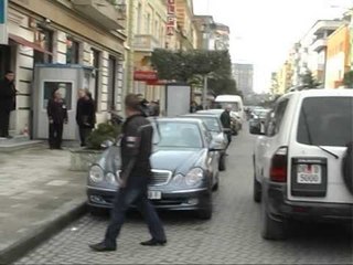 SHTOHEN GRABITJET ME ARME ULET ZBULUESHMERIA E KRIMEVE NGA POLICIA LAJM