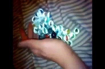 WTF Un abruti se filme avaler 41 billes