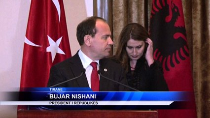 ERDOGAN NDEROHET ME "DEKORATEN E FLAMURIT KOMBETAR"