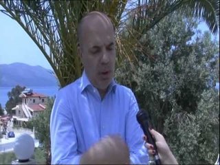 SHTOHEN ANKESAT NDAJ OSHEE,DREJTORI ÇELA PREMTON SHKURTIM TE AFATIT TE PERGJIGJEVE LAJM