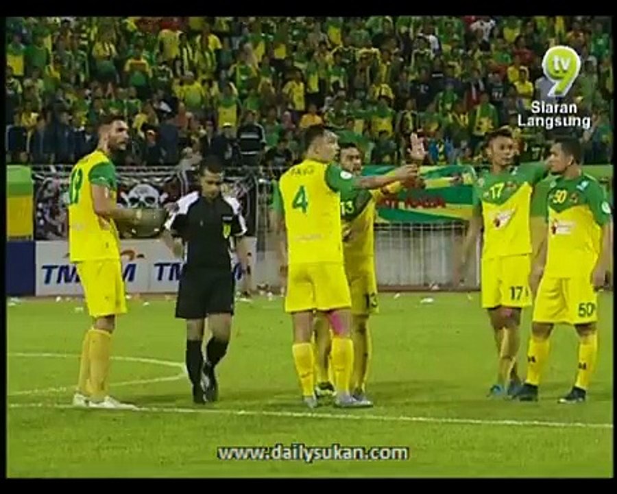 Crazy scenes in Malaysia as Kedah players celebrate for too long, ref allows PKNS to restart & equalise