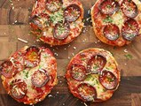 How to Make Easy Pepperoni Pizza Muffins - Back to School Recipes