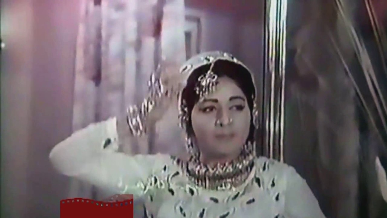 Aap Dil Ki Anjuman Mein - Runa Laila