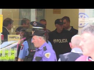 ARRESTOHEN TRE GRABITESIT E BANKES TE RRUGA E KAVAJES