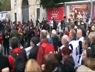 Gazeteciler özgür basın için yürüdü