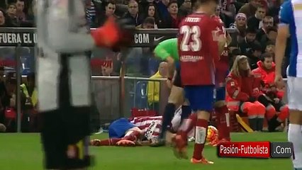 Buzz : Tiago se fracture le tibia en shootant dans son adversaire !