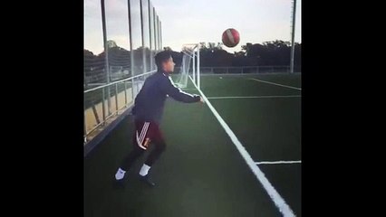 Saha dışından inanılmaz gol!