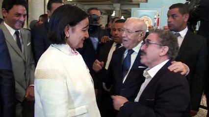 فيديو اليوم : شوفو السبسي اش يحكي على فيلم عصفور سطح