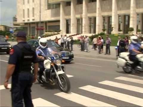 VUCIC NE TIRANE MASA TE RREPTA SIGURIE DHE BLLOKIME TE RRUGEVE NE KRYEQYTET LAJM