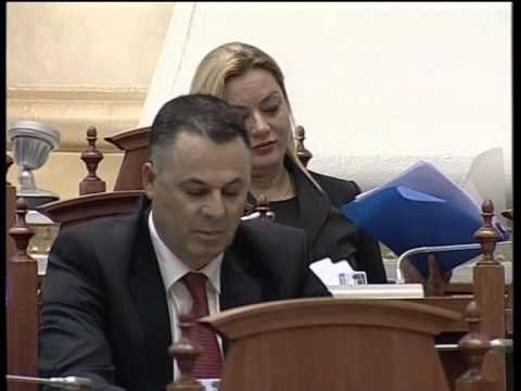 DEBATE TE FORTA NE KUVEND MES PD DHE MINISTRIT BEQAJ PER SKANDALIN E BARNAVE LAJM