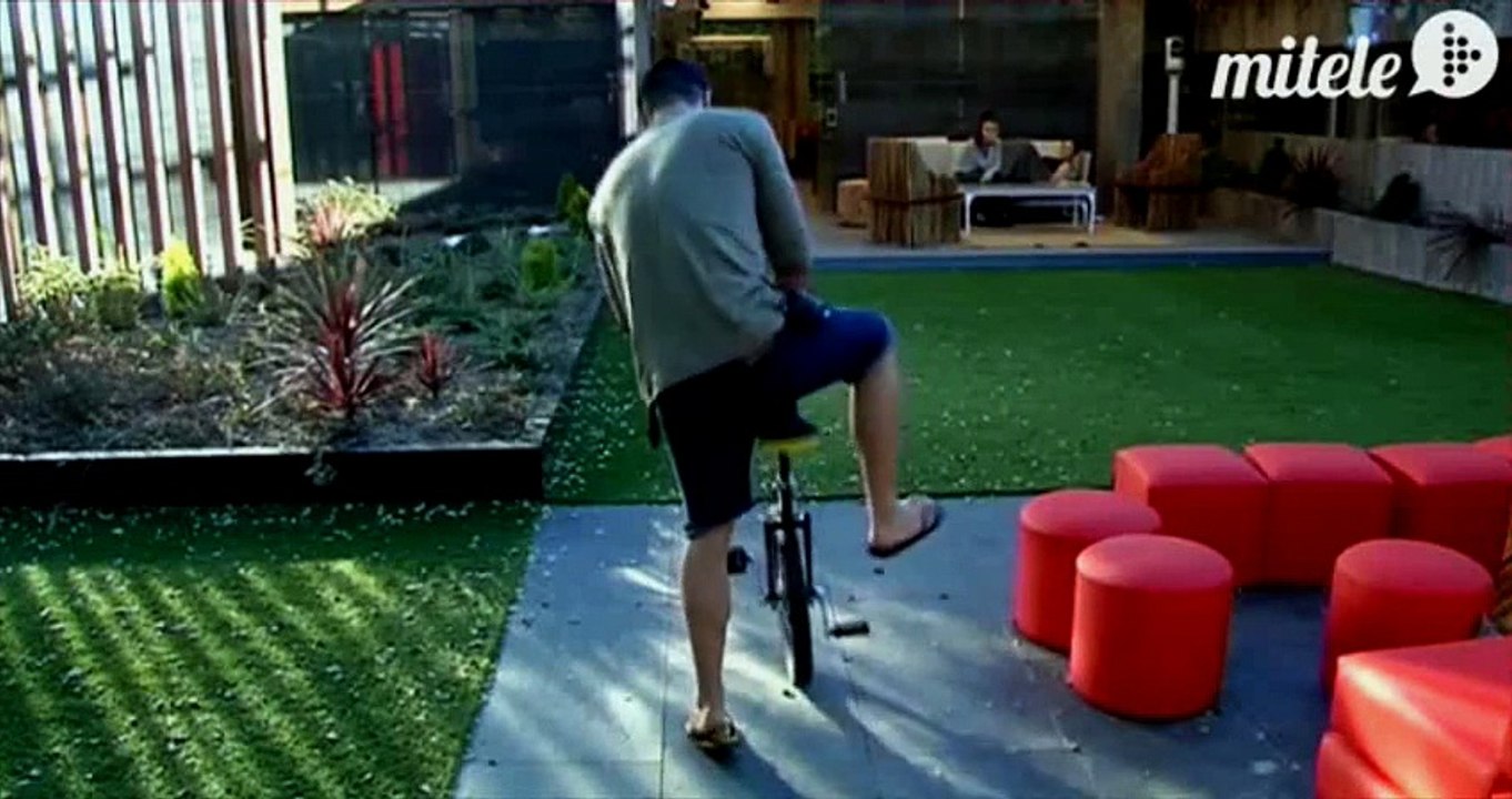 Nied practicando con el monociclo 29-11-2015
