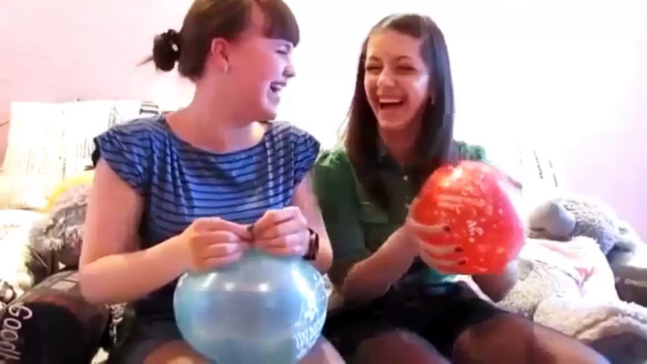 Девченки угорают с гелия!