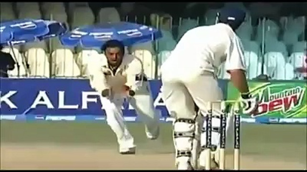 Shoaib akhtar Take 3 wickets vs England Beautiful