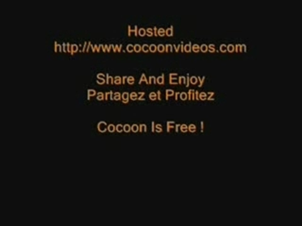 Une femme vraiment idiote à la pompe