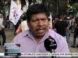 México: Padres de normalistas instalan plantón afuera de Los Pinos