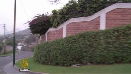 Peru's 'Wall of Shame' keeping rich and poor apart