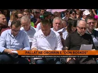 Download Video: Pallat në oborrin e 