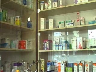 SKANDALI I ILAÇEVE,8 PERSONA NE PRANGA NGA TE CILET 3 ZYRTARE DHE 5 FARMACISTE LAJM