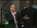 Bravo Mr Poutine vraiment  homme a tout faire Pianiste Chanteur Président Homme d état décidément  un Homme plein de surprise