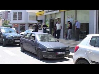 GRABITET NE MES TE DITES NJE BANKE NE  SHIJAK