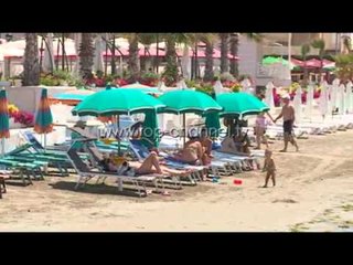 Ambulantët e vegjël që pushtojnë bregdetin - Top Channel Albania - News - Lajme