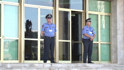 USHTRIA MERR NE MBROJTJE OBJEKTET E RENDESISE SE VECANTE