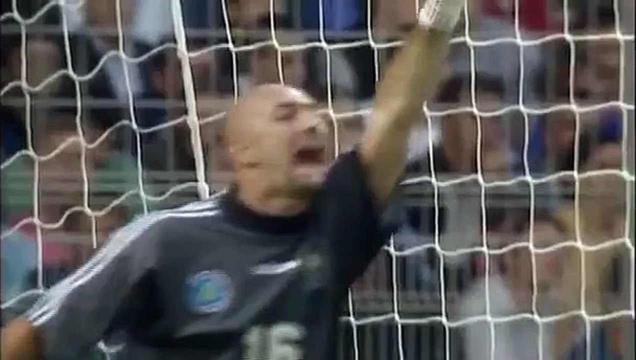 Roberto Carlos scored this free kick 17 years ago