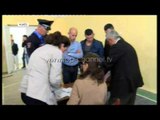 PA KOMENT: Kukës, vazhdon dorëzimi i kutive nëpër VNV - Top Channel Albania - News - Lajme