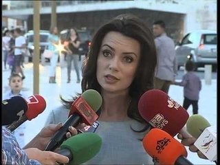 KANDIDATJA E DURRESIT GRIDA DUMA BESON TEK FITORJA,APEL PER TE MBROJTUR VOTEN LAJM