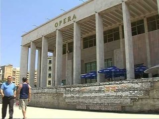TEATRI KOMBETAR I OPERES DHE BALETIT MBYLL SEZONIN,NIS SHFAQJET NEPER SHQIPERI LAJM