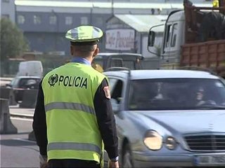 POLICIA E TIRANES ARRESTOI 7 SHOFERE PASI DREJTONIN AUTOMJETET NE GJENDJE TE DEHUR LAJM