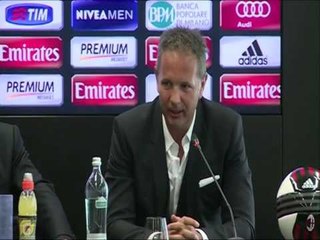 SILVIO BERLUSKONI PREZANTON SINISHA MIHAJLOVIÇ SI TRAJNER I RI I MILANIT LAJM